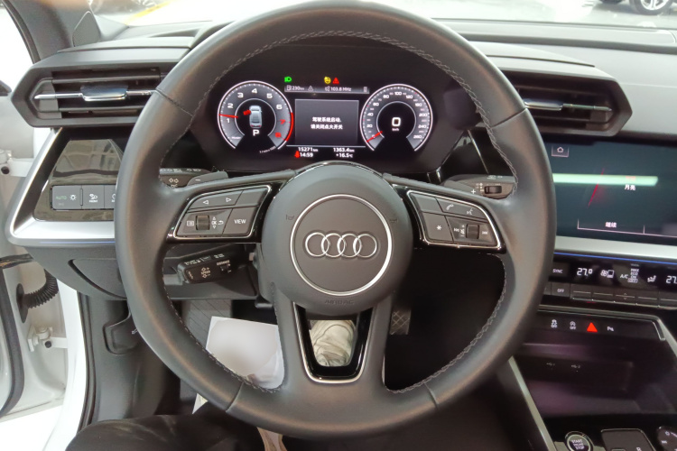 奥迪A3 2023款 改款 A3L Limousine 35 TFSI 豪华致雅型中控内饰13