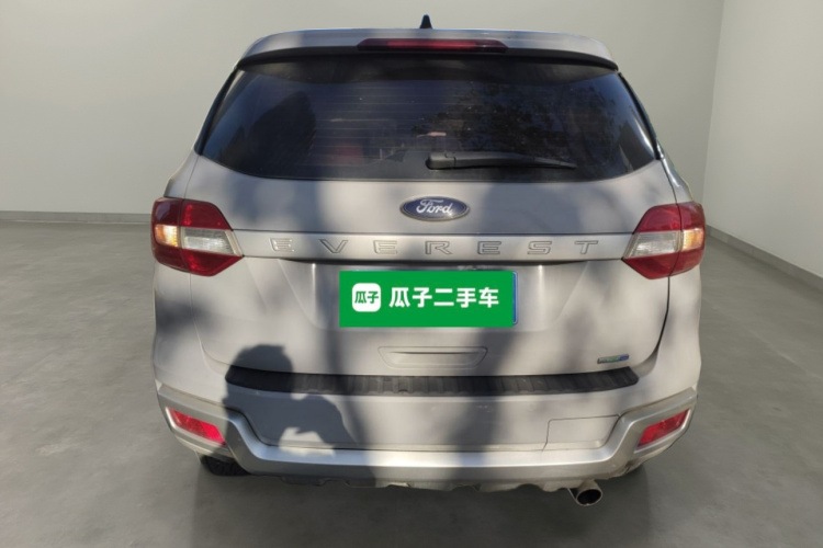 福特 撼路者 2017款 2.0T 汽油自动四驱菁英版 5座车身外观6