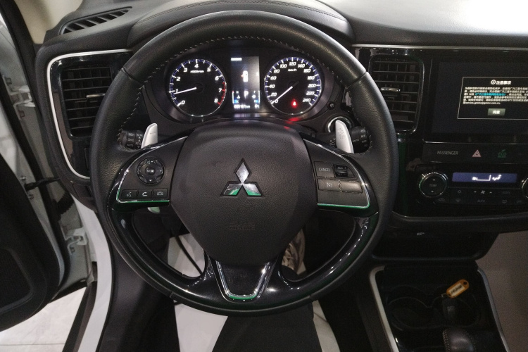 三菱 欧蓝德 2020款 2.4L 四驱致享版 5座中控内饰13