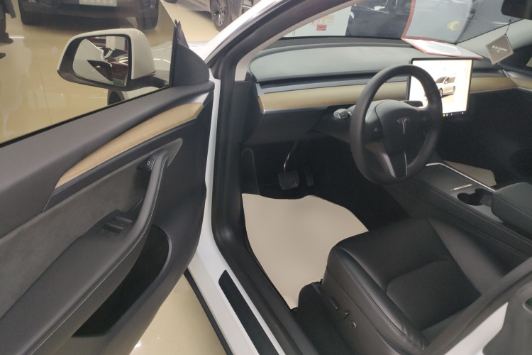 特斯拉 Model Y 2022款 长续航全轮驱动版中控内饰20