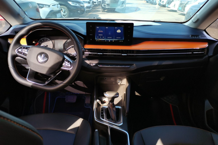 睿蓝汽车X3 PRO 2022款 1.5L CVT小飒中控内饰12