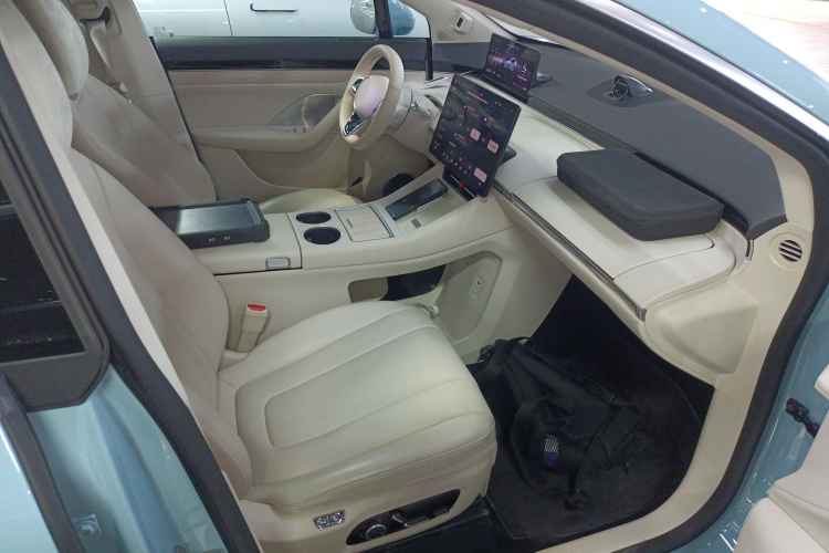 鸿蒙智行 智界R7 2025款 增程 251km Max局部细节41