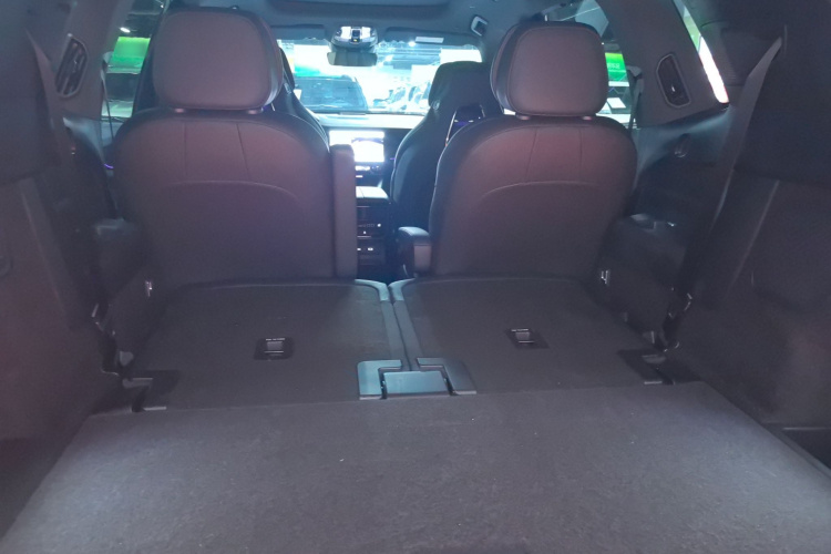 领克09 EM-P 2021款 2.0T PHEV Halo 六座机舱底盘23