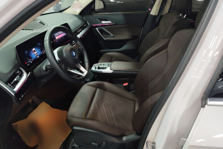 宝马iX1 2023款 eDrive25L X设计套装中控内饰19