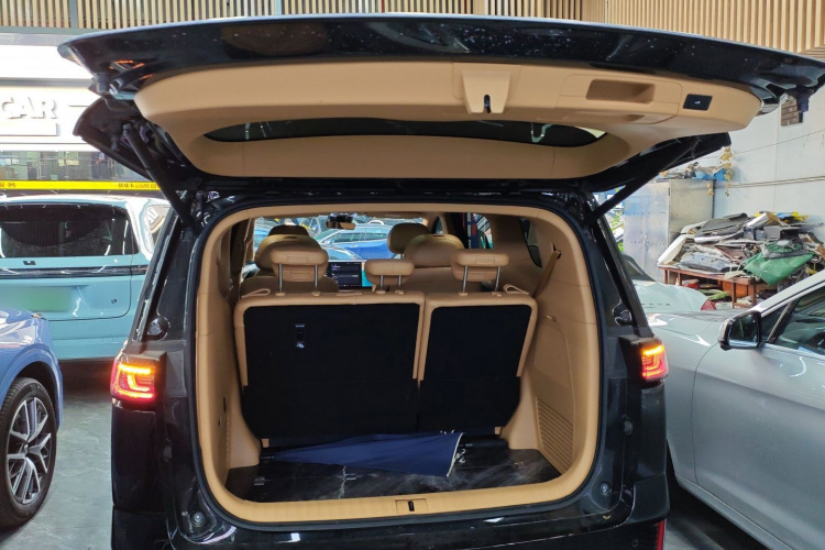 岚图汽车 岚图梦想家 2025款 PHEV 四驱尊贵鲲鹏版机舱底盘23