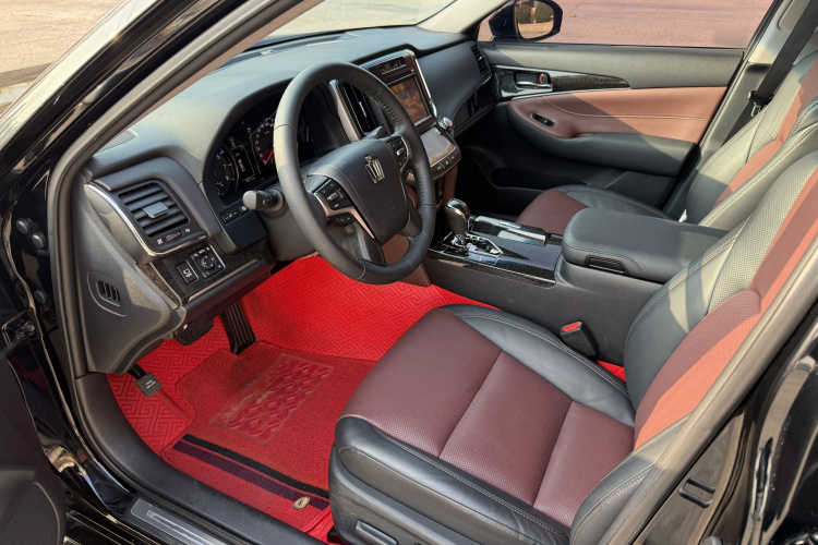 丰田 皇冠 2018款 2.0T 运动版中控内饰7001