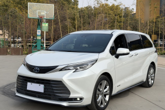丰田 赛那SIENNA 2023款 2.5L混动 尊贵版