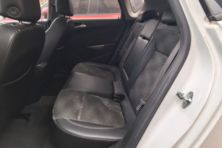 别克 英朗 2014款 XT 1.6L 自动时尚版中控内饰21