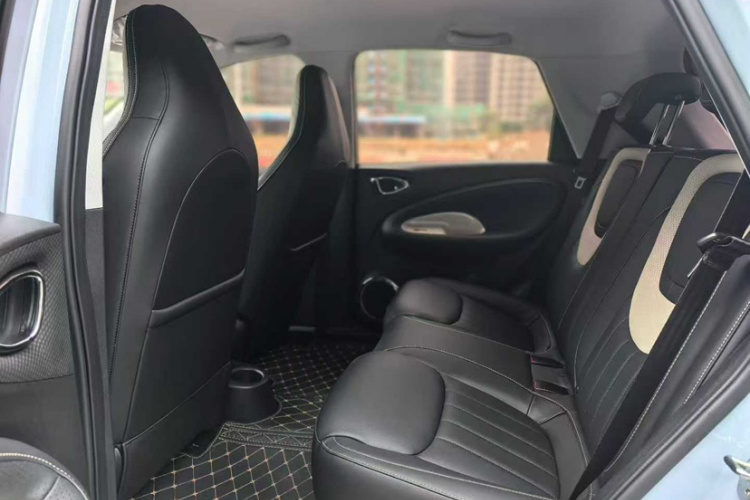 五菱汽车 五菱缤果 2023款 333km 灵犀互联+款中控内饰7002