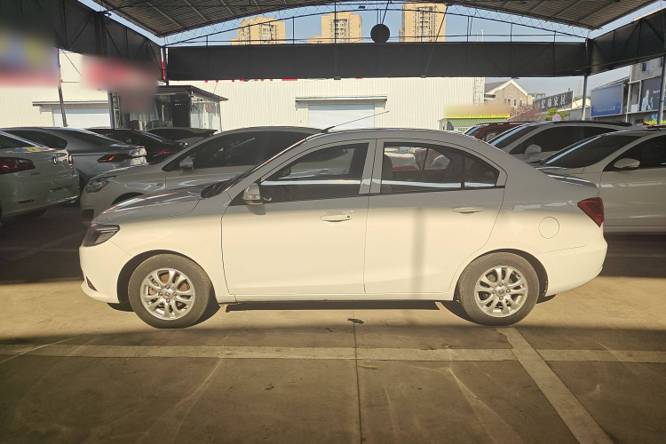 长安 悦翔V3 2015款 1.4L 手动美满型 国V车身外观4