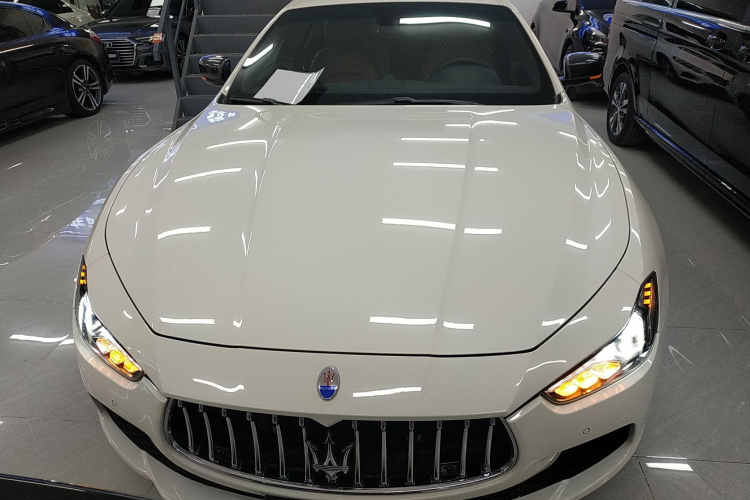 玛莎拉蒂 Ghibli 2014款 3.0T 标准版车身外观2