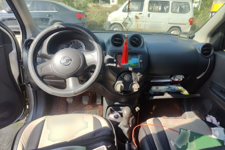 日产 玛驰 2015款 1.2L 手动易享版中控内饰12