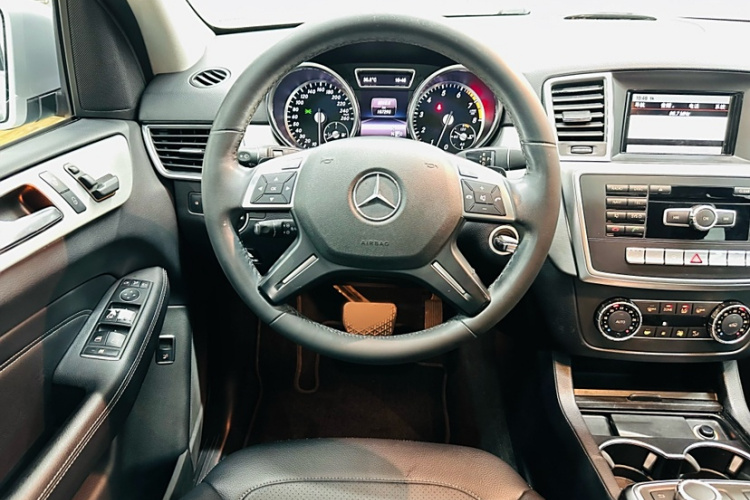 奔驰M级 2015款 ML 320 4MATIC局部细节13