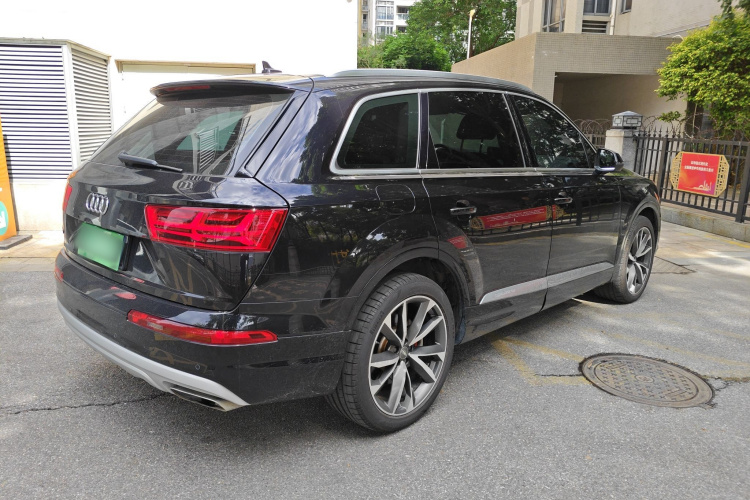奥迪Q7 2019款 55 TFSI 技术型车身外观7