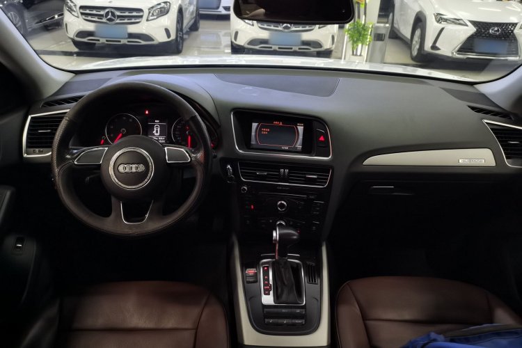 奥迪Q5 2016款 40 TFSI 进取型中控内饰12