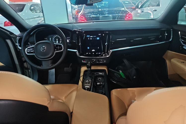 沃尔沃S90 2018款 T4 智远版中控内饰12