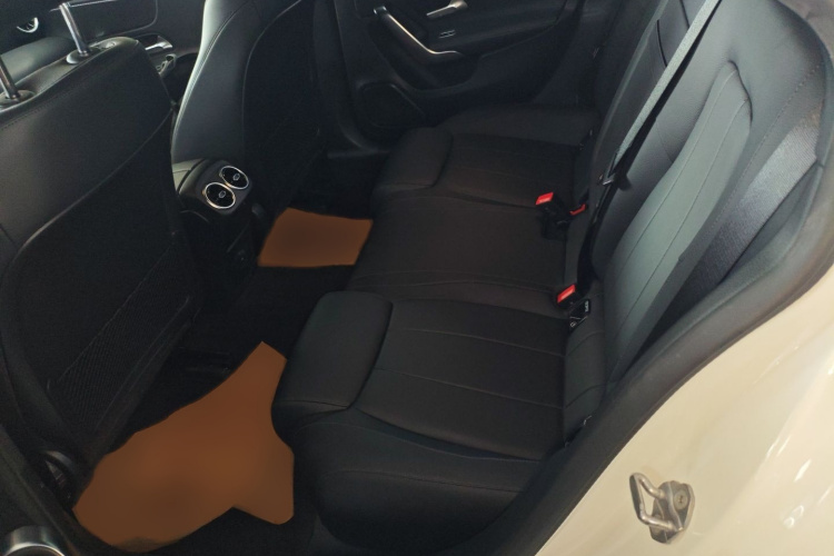 奔驰A级 2022款 改款 A 200 L 运动轿车动感型中控内饰7004