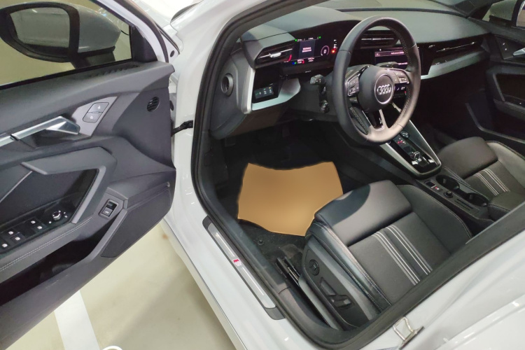 奥迪A3 2023款 改款 A3L Limousine 35 TFSI 时尚运动型中控内饰7003