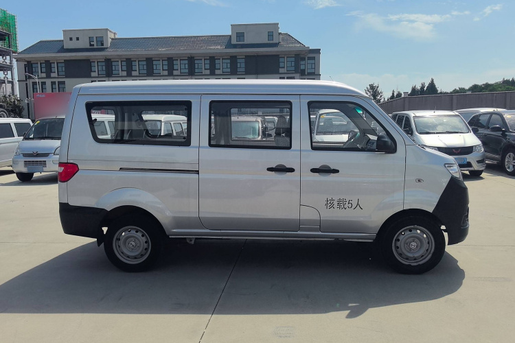 金杯 小海狮X30 2023款 1.5L 超享型客车5/6/7座无空调版SWC15M车身外观6003