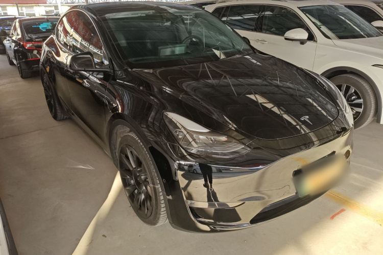 特斯拉 Model Y 2021款 标准续航后驱版车身外观3