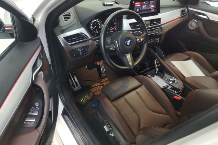 宝马X2 2021款 改款 sDrive25i 曜夜版中控内饰20