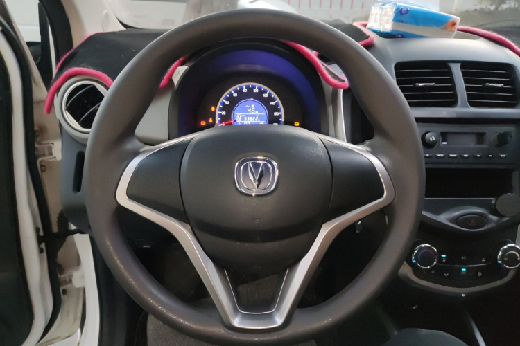 长安欧尚 奔奔E-Star 2021款 国民版 心悦版 磷酸铁锂（31.95kWh）局部细节13