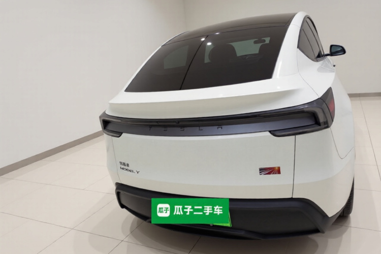 特斯拉 Model Y 2025款 后轮驱动 首发版车身外观6