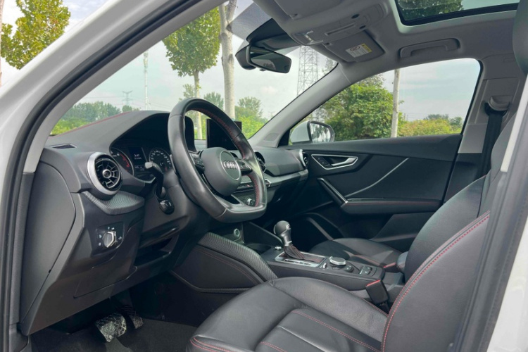 奥迪Q2L 2024款 35TFSI 进取动感型中控内饰7002