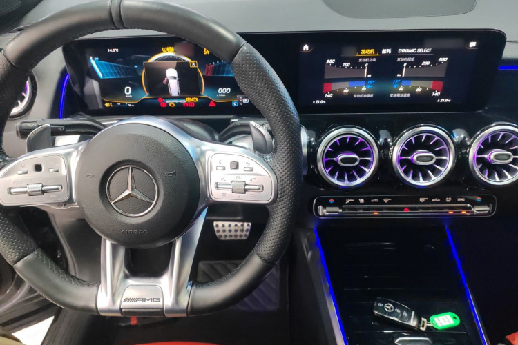 奔驰GLB AMG 2021款 AMG GLB 35 4MATIC中控内饰12