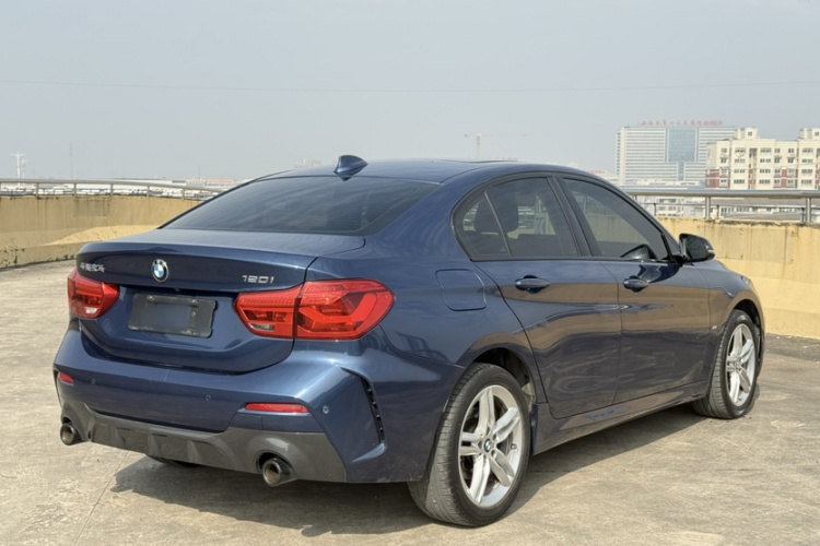 宝马1系 2021款 改款 120i M运动曜夜版车身外观6005