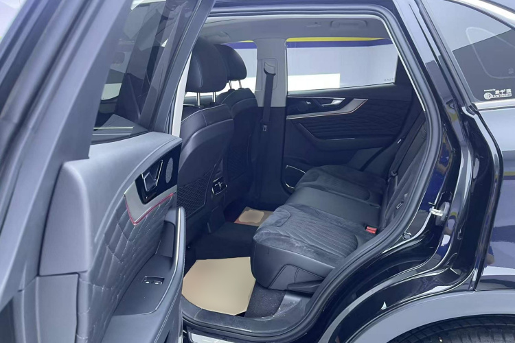 红旗HS5 2022款 改款 2.0T 智联旗享版中控内饰21