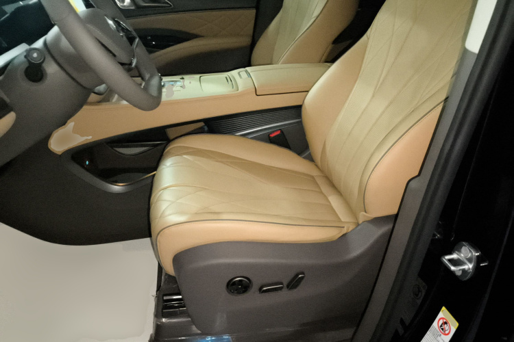 腾势D9 2022款 DM-i 970 四驱尊荣型中控内饰19