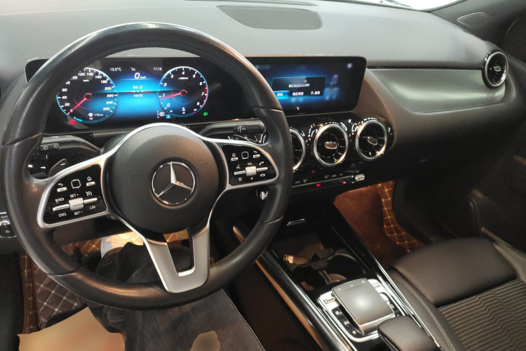 奔驰B级 2020款 B 200 动感型中控内饰12