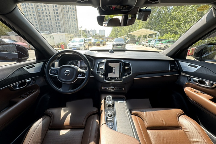 沃尔沃XC90新能源 2021款 E驱混动 T8 智尊豪华版 7座中控内饰7001