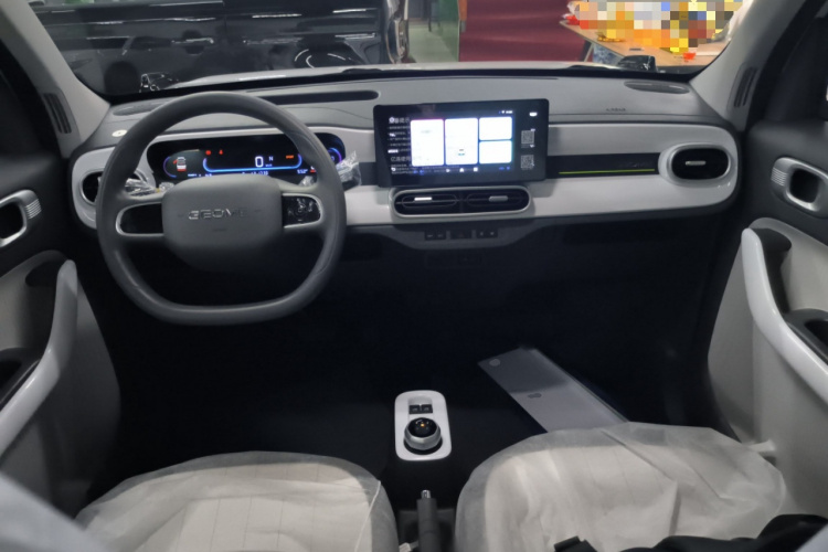 吉利银河 2025款 210km 熊猫卡丁中控内饰12