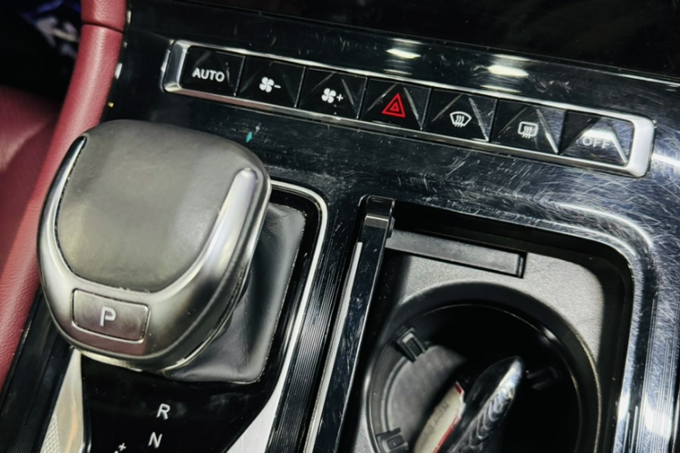 红旗H5 2023款 2.0T 自动智联旗畅版局部细节14