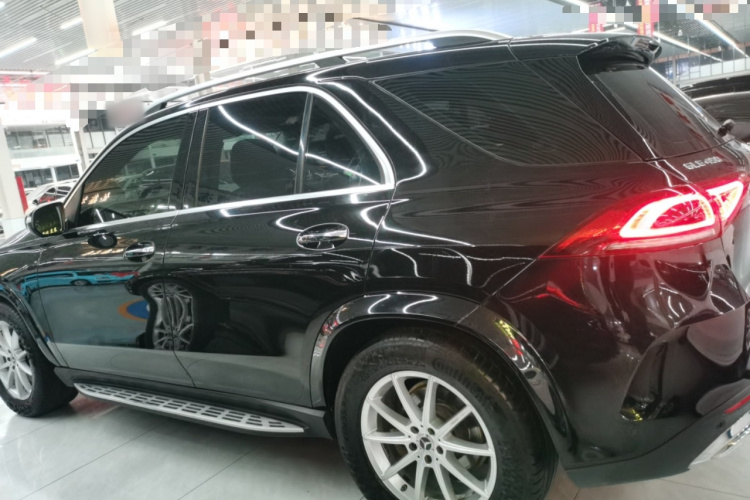 奔驰GLE 2021款 GLE 350 4MATIC 时尚型车身外观4