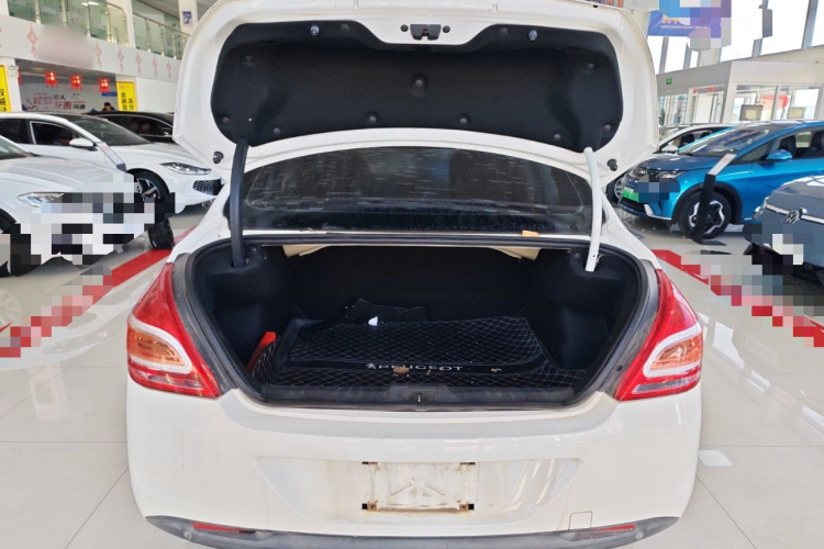 标致308 2013款 1.6L 手动优尚型机舱底盘23