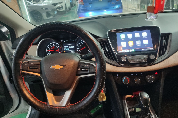 雪佛兰 科鲁泽 2022款 320 自动悦享天窗版中控内饰7002