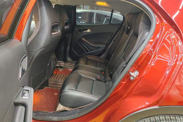 奔驰GLA 2019款 GLA 200 时尚型中控内饰21