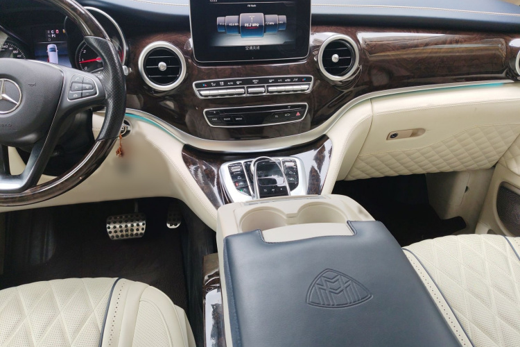 奔驰V级 2018款 V 260 L 尊贵加长版 国VI局部细节16