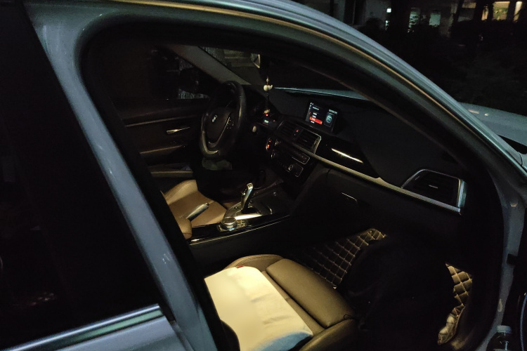 宝马3系 2019款 320Li 时尚型局部细节9005