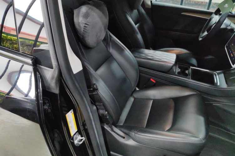 特斯拉 Model Y 2022款 后轮驱动版局部细节41