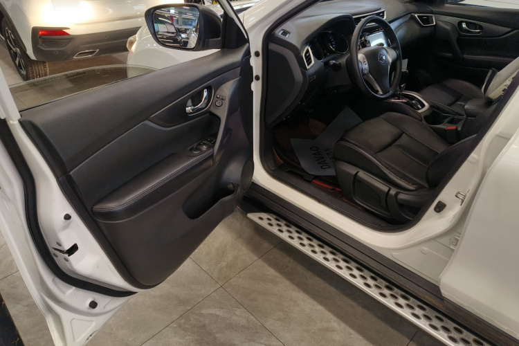 日产 奇骏 2014款 2.0L CVT舒适版 2WD中控内饰20