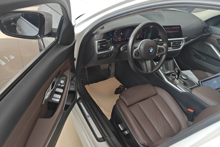 宝马3系 2022款 325Li M运动套装中控内饰20