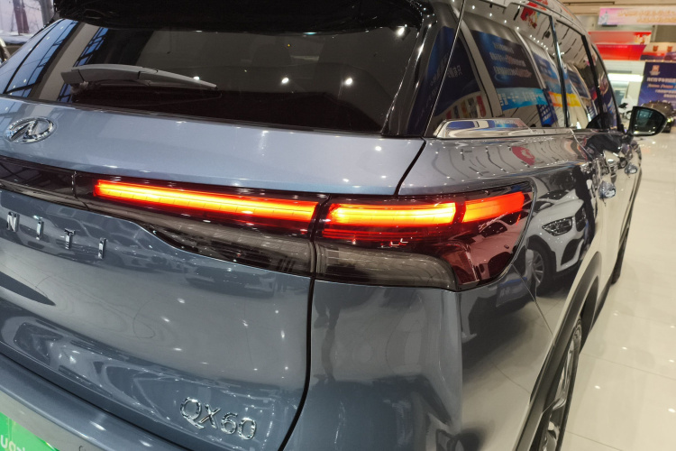 英菲尼迪QX60 2022款 2.0T 四驱豪华版车身外观9