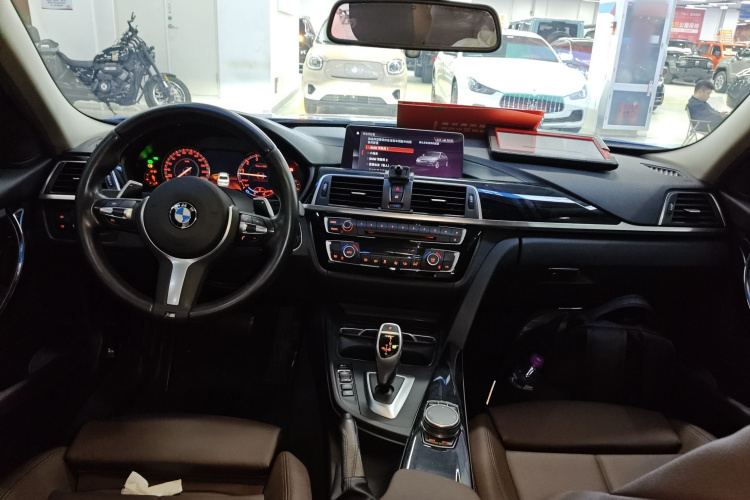 宝马3系 2019款 320Li M运动套装中控内饰7002