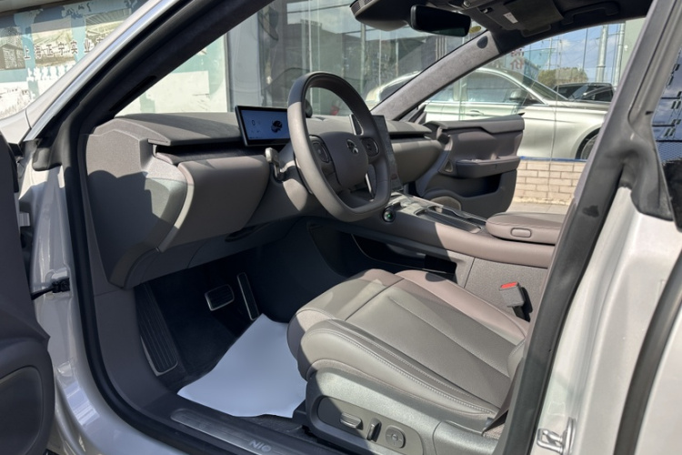 蔚来ET7 2024款 75kWh 行政版中控内饰7002