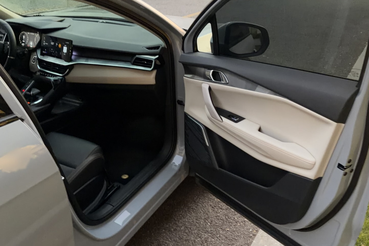 领克06 EM-P 2022款 PHEV 84KM续航版 Pro中控内饰7004