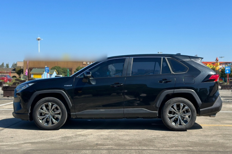 丰田 RAV4荣放 2023款 双擎 2.5L E-CVT两驱精英版车身外观6006